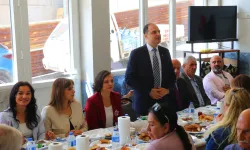 İzmir Karabağlarlı muhtarlardan Başkan Kınay’a sürpriz kahvaltı