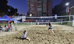 Kocaeli Gölcük’te plaj voleybolu turnuvası büyükler kategorisinde sona erdi
