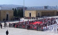 30 Ağustos töreninde bu kez ortam gerildi; Bir grup Anıtkabir'e girip slogan attı, diğerleri töreni bekledi