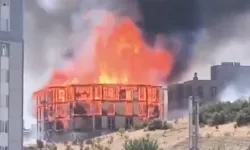Lojman inşaatında büyük yangın