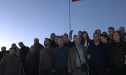 Zafer Yürüyüşü'ne katılan Özel: Biz iktidarın mütevazı, halkın zengin olduğu bir rejimi kurmak zorundayız
