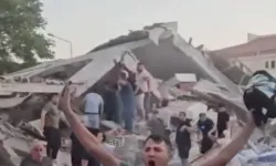 Sındırgı’da yıkılan bina var