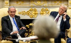 Beyaz Saray fotoğraf paylaştı; Netanyahu, Katar'ın egemenliğini ihlal ettiği için başbakandan özür diledi