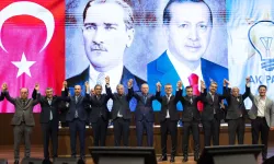 İki belediye başkanı AKP’ye katıldı... Rozetleri Erdoğan taktı!