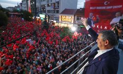 CHP lideri Özel Bolu'da konuştu: Fabrikatör ile kapısındaki bekçi aynı vergiyi ödüyor