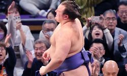 Ukraynalı mülteci, Japonya'da elit seviyede sumo turnuvasında şampiyon oldu