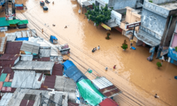 Endonezya'da sellerde can kaybı 400'ü aştı