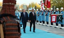 Cumhurbaşkanı Erdoğan, KKTC Cumhurbaşkanı seçilen Erhürman'ı resmî törenle karşıladı