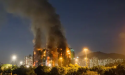 Hong Kong'da 4 bin 600 kişinin yaşadığı sitede yangın; 36 can kaybı, 276 kişiden haber alınamıyor