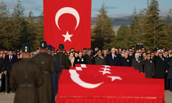 Şehit askerler için tören