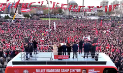 Kayseri'de konuşan Özel: Seçimi afiş toplayanlar değil, milleti toplayanlar kazanır