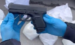 Çekici ile taşınan araçtan yüzlerce silah ve silah parçası çıktı