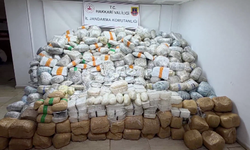 Hakkari'de 860 kg uyuşturucu madde ele geçirildi