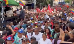 Venezuelalılar sokağa çıktı: Vatan satılık değil, vatan savunulacak