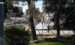 Uluslararası sistemin son durumunun vücut bulmuş hali; İsrail, Birleşmiş Milletler binasını dozerlerle yıkıyor