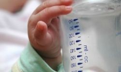 Fransız iki bebek maması markası ürünlerini geri çağırdı