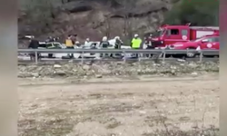 İki otomobil kafa kafaya çarpıştı; Yedi kişi hayatını kaybetti, beş kişi yaralandı