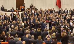 Yeni bakanların TBMM'deki yemin töreninde arbede yaşandı