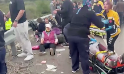 Antalya'da yolcu otobüsü devrildi; İlk belirlemelere göre 8 kişi yaşamını yitirdi, 26 kişi yaralandı