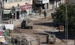 İsrail güçleri, Batı Şeria'da 5 ve 7 yaşlarındaki iki çocuğuyla birlikte anne babayı katletti