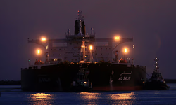 İran, Kuveyt'e ait petrol tankerini vurdu