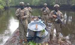 35 metre uzunluğunda bir "uyuşturucu denizaltısı" ele geçirildi