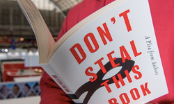 Binlerce yazardan 'Boş kitaplı' yapay zeka protestosu