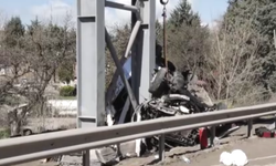 Ankara'da özel halk otobüsü üst geçidin ayağına çarptı; İlk belirlemelere göre 5 can kaybı, 13 kişi yaralandı