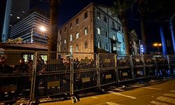 İzmir'de mahkemesi süren tarihi binaya polis ablukası