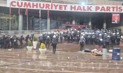 CHP Genel Merkezi'ne biber gazlı polis müdahalesi