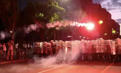 Sırbistan’da binlerce kişi erken seçim talebiyle sokağa çıktı