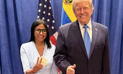 Venezuela geçici cumhurbaşkanı, aynı şehirde tutuklu Maduro'yu unuttu, Trump ile buluştu