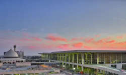 Suudi Arabistan Kral Fahd havaalanına düzenlenen saldırıda 1 kişi öldü, 8 kişi yaralandı