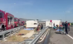 TIR ile yolcu otobüsü çarpıştı; Çok sayıda can kaybı ve yaralılar var