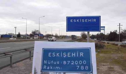 Şehir tabelalarından nüfus ve rakım gitti, adları kaldı