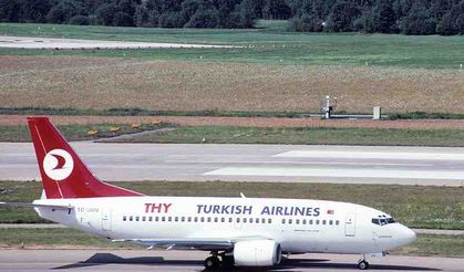 THY uçağının iniş sırasında lastiği patladı
