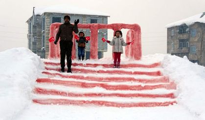 Kızı Hira'nın en büyük hayalini kardan Anıtkabir yaparak gerçekleştirdi