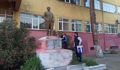 Atatürk heykeline saldıran şüpheli tespit edildi