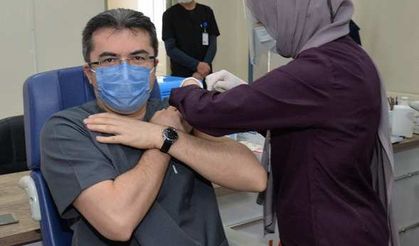 İlk doz aşısını olan Erzurum Valisi koronavirüse yakalandı