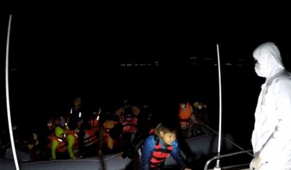 Yunanistan'ın ölüme terk ettiği 82 kaçak göçmeni, Sahil Güvenlik ekipleri kurtardı