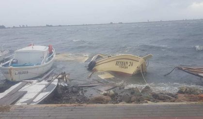 Fırtınada 20 tekne battı