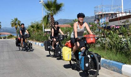Türkiye'nin gönüllü tanıtımı için Van'a pedal çevirdiler