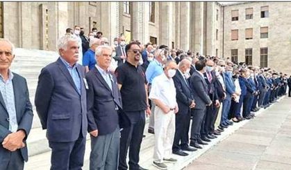 Ağrı'nın sevilen doktoru, eski Sağlık Bakanı Yaşar Eryılmaz son yolculuğuna uğurlandı