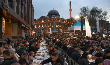 Balıkesir’in kalbinde 20 bin kişilik dev iftar