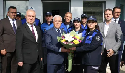 Bursa'da Başkan Bozbey bayramda çalışan ekipleri unutmadı