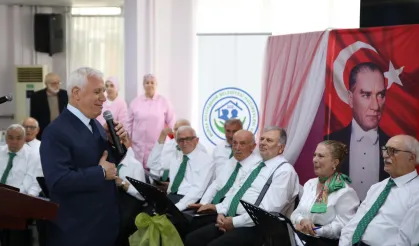 Bursa'da huzurevi korosuna Başkan Bozbey sesiyle renk kattı