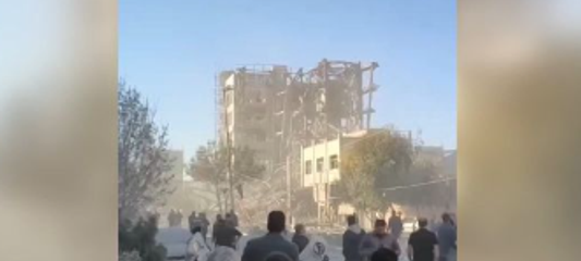 İsrail, İran'ın yeni liderinin seçileceği yerleşkeye saldırdı; Trump, "yeni yönetime bir darbe daha vuruldu" dedi