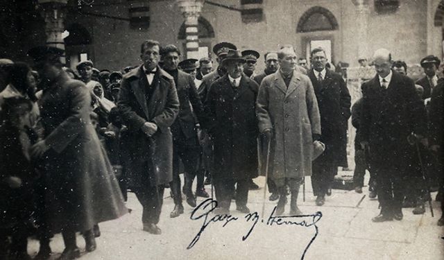 Türkiye Cumhuriyeti'nin kurucusu Atatürk, sevgi, saygı ve özlemle anılıyor