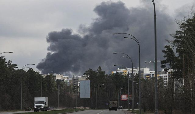 Savaş esirlerinin ve kayıp askerlerin yakınlarından Kiev'de protesto