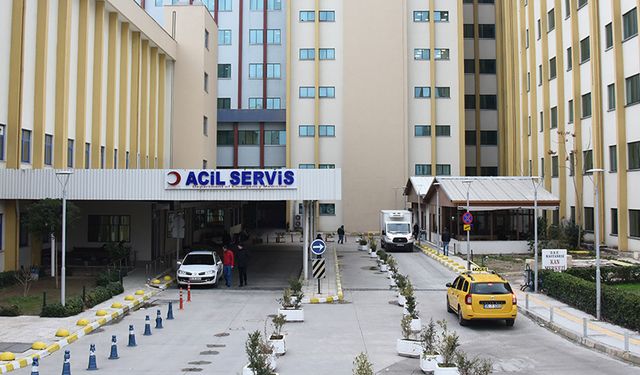 "DEÜ'de hastane acil servis hizmetleri yürütülemez noktaya geldi"